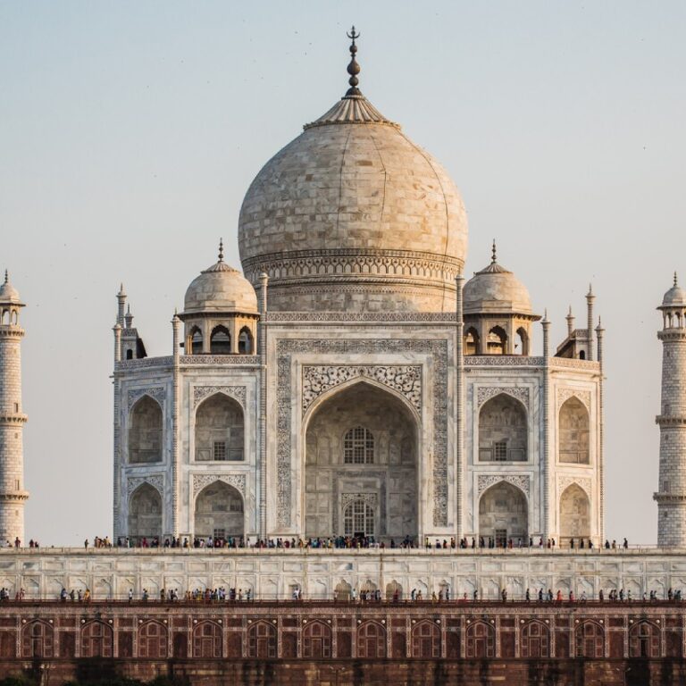 Fotografía realizada por Alfonso Azaustre, fotógrafo de bodas en Granada: fotografía del Taj Mahal de frente.